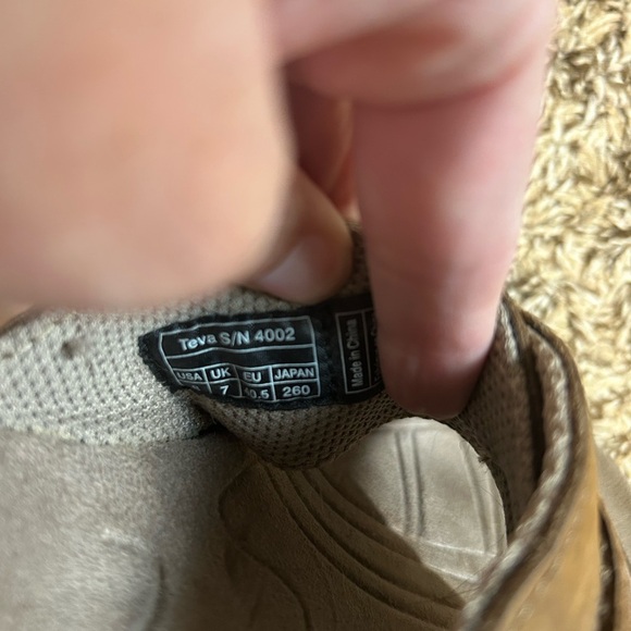 Teva Brown Sandals Criss-Cross Design Durable Soles - Picture 6 of 6